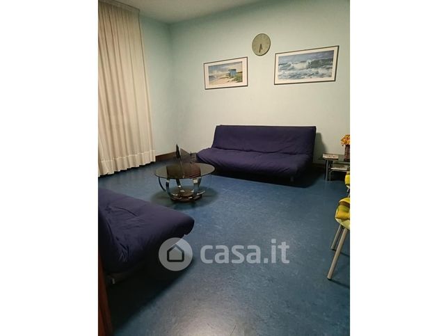 Ufficio in commerciale in Via Vittorio Veneto 13
