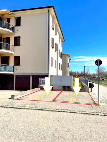 Garage/posto auto in residenziale in Via C. Tolomeo