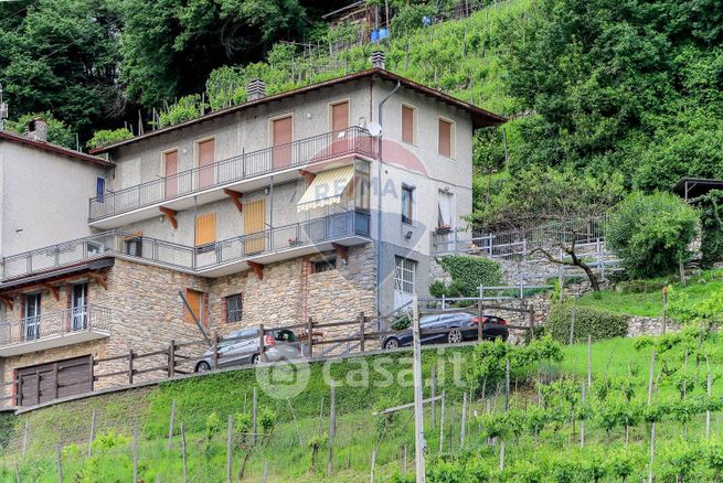 Casa bi/trifamiliare in residenziale in Via Casino Alto 1