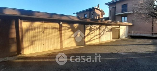 Box/posto auto in residenziale in Via Dott. L. Rossetti 39