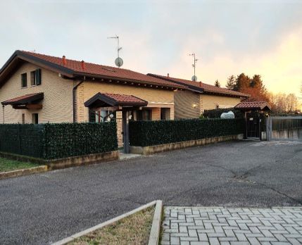 Casa bi/trifamiliare in residenziale in Via San Martino 21