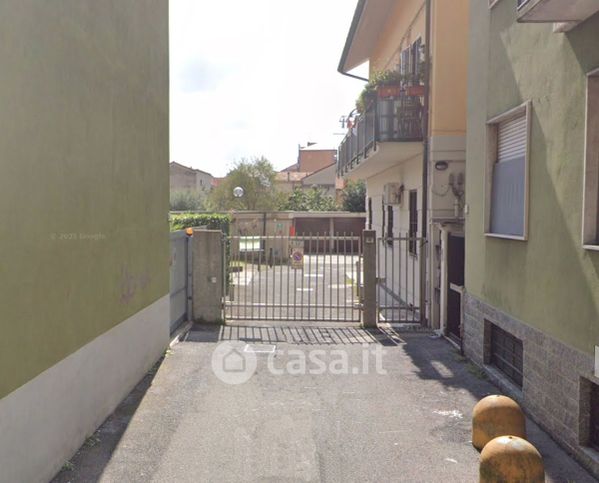 Garage/posto auto in residenziale in Viale Piave 18