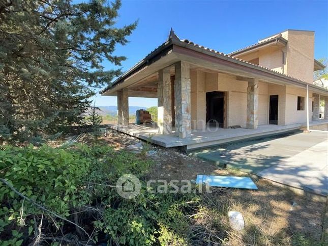 Villa in residenziale in Via R. Fucini