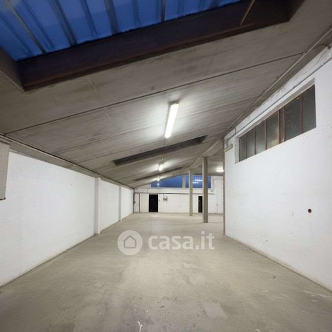 Capannone in commerciale in Via Ponte 43