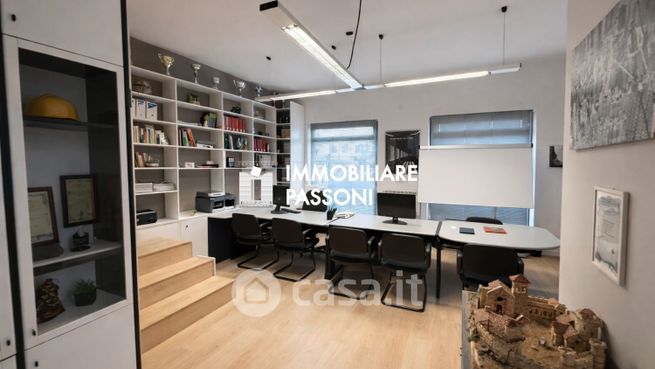Ufficio in commerciale in Via Cadorna