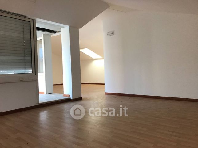 Ufficio in commerciale in 