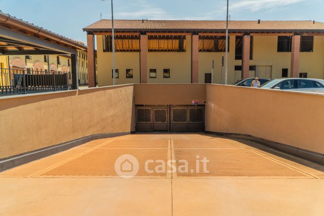 Box/posto auto in residenziale in Piazza Maria Montessori