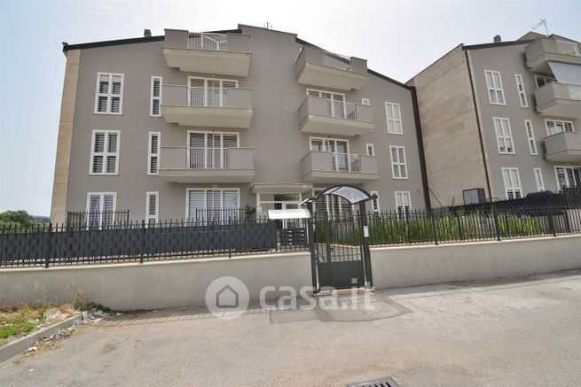 Appartamento in residenziale in Via di Colle Oliva