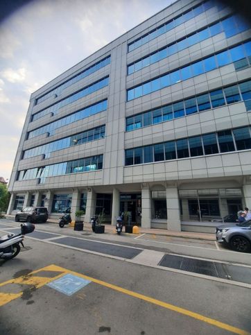 Ufficio in commerciale in Strada del Drosso