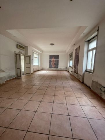 Ufficio in commerciale in Via Emilio Lepido 46