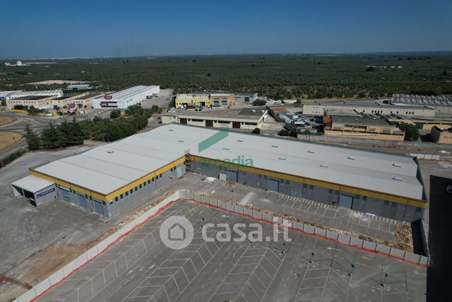 Capannone in commerciale in SP231 98