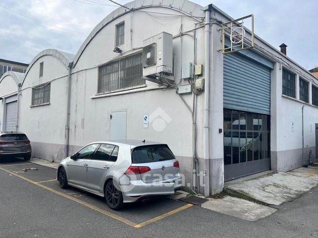 Capannone in commerciale in Via Sibari