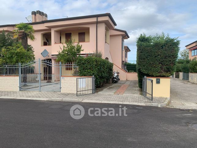 Casa bi/trifamiliare in residenziale in Via dei Galeoni 74