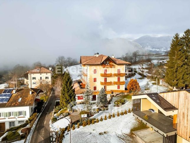 Casa indipendente in residenziale in Via Cantone 24