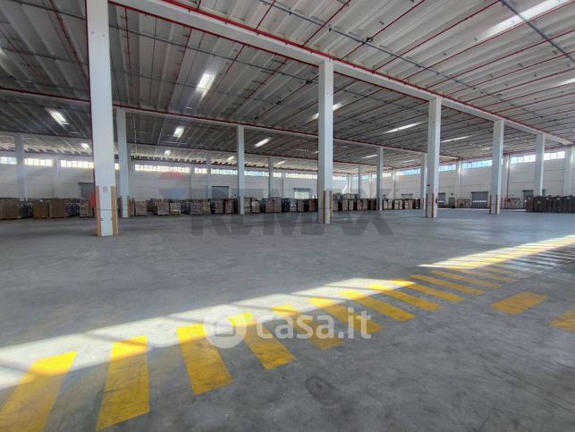 Capannone in commerciale in Via Boscofangone