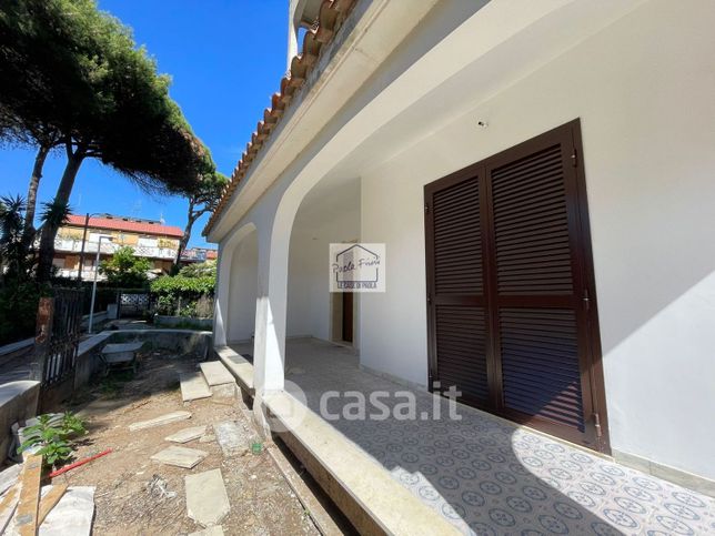 Villetta a schiera in residenziale in Viale Stella Marina