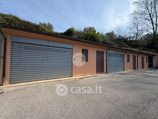 Box/posto auto in residenziale in Via Farense 149