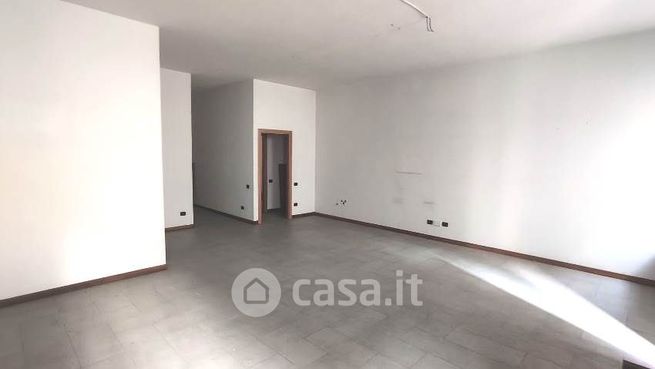Ufficio in commerciale in 