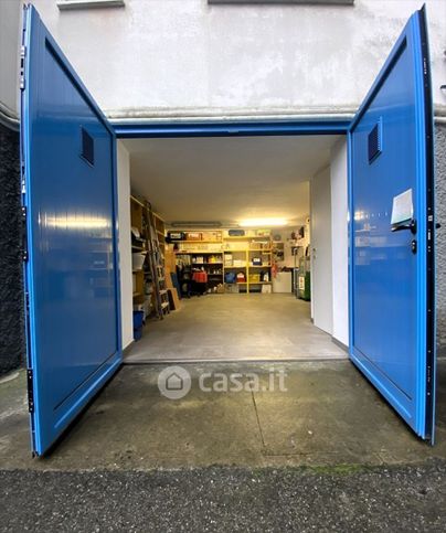 Box/posto auto in residenziale in Via Firenze 11