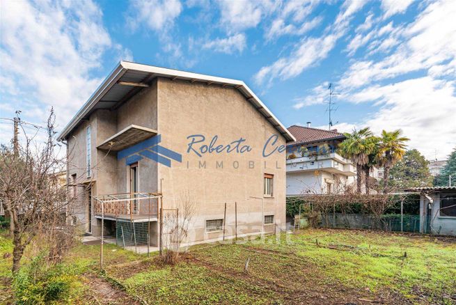 Villa in residenziale in Via Antonio Gramsci 8