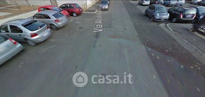 Box/posto auto in residenziale in Via Alcide De Gasperi 15