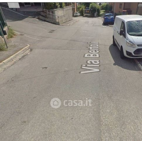 Box/posto auto in residenziale in Via Monte Ladino
