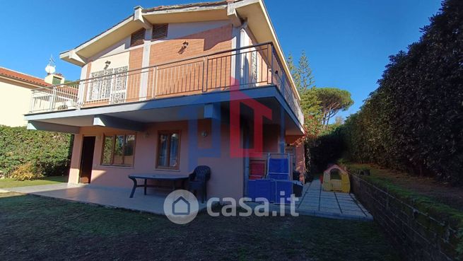 Villa in residenziale in Viale Elisabetta 84
