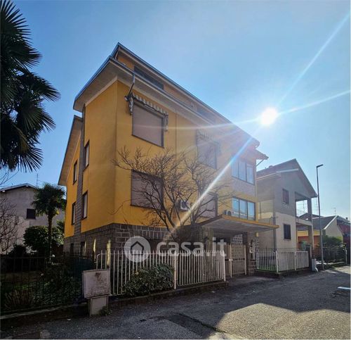 Casa bi/trifamiliare in residenziale in Via Croci