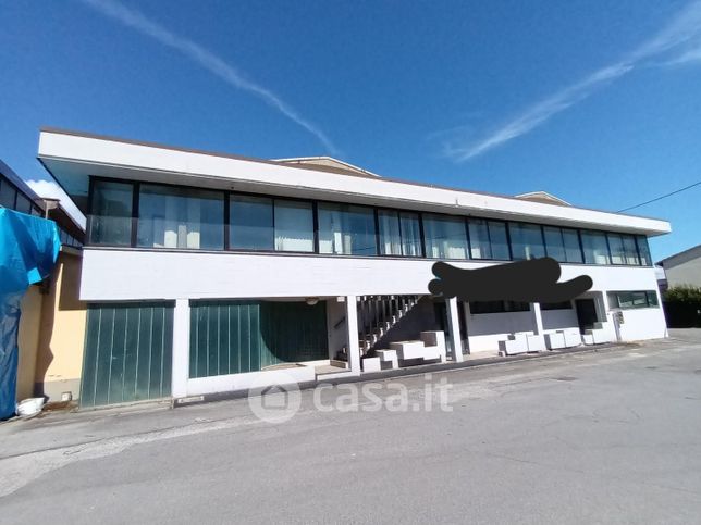 Capannone in commerciale in Via di Vorno 9