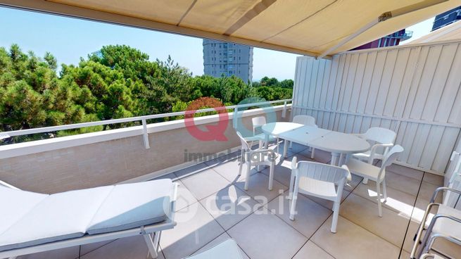 Appartamento in residenziale in Viale delle Palme 34