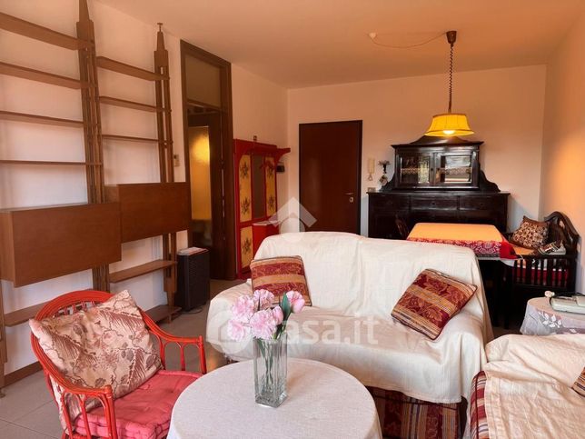 Appartamento in residenziale in Via Alba 57