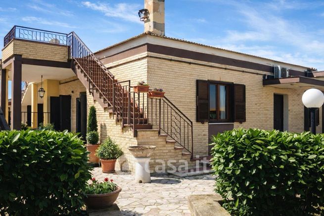 Casa bi/trifamiliare in residenziale in Via Borea