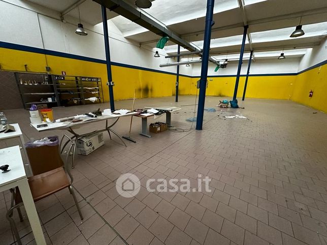 Capannone in commerciale in Via Trieste