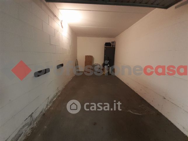 Garage/posto auto in residenziale in Viale Vincenzo Lancetti