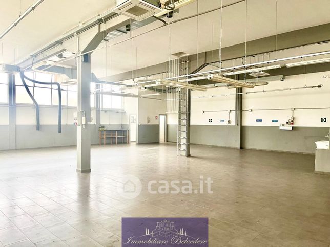 Capannone in commerciale in Via Antonio Meucci