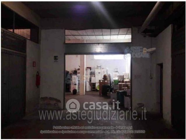 Box/posto auto in residenziale in Via Edmondo de Amicis 16