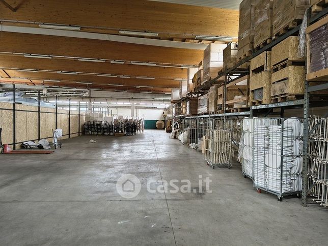 Capannone in commerciale in Via Goffredo Mameli 56