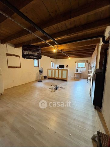 Ufficio in commerciale in Via Francesco de Muri 18