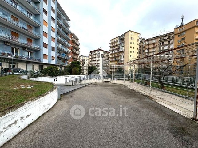 Garage/posto auto in residenziale in Via Guido De Ruggiero 118