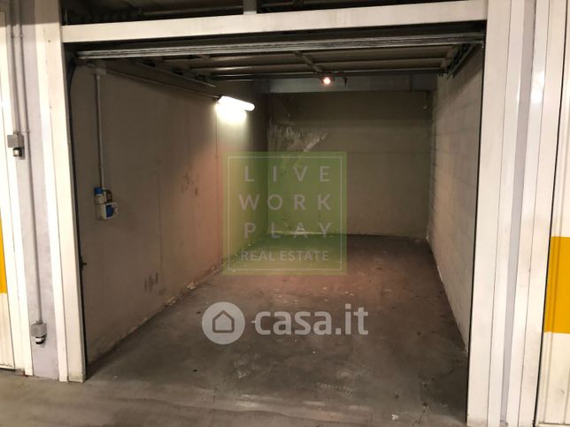 Garage/posto auto in residenziale in Viale Luigi Majno 33