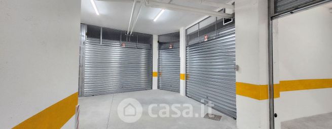 Box/posto auto in residenziale in Via Antonio Silvani 63