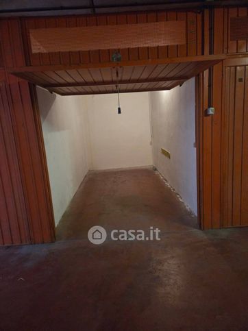 Box/posto auto in residenziale in Via IV Novembre