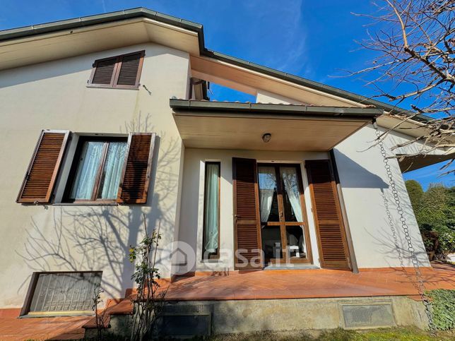 Casa bi/trifamiliare in residenziale in Via michelangelo Buonarroti