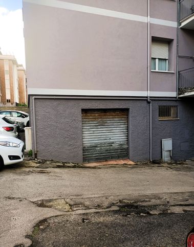 Garage/posto auto in residenziale in Via Alfredo Oriani 33