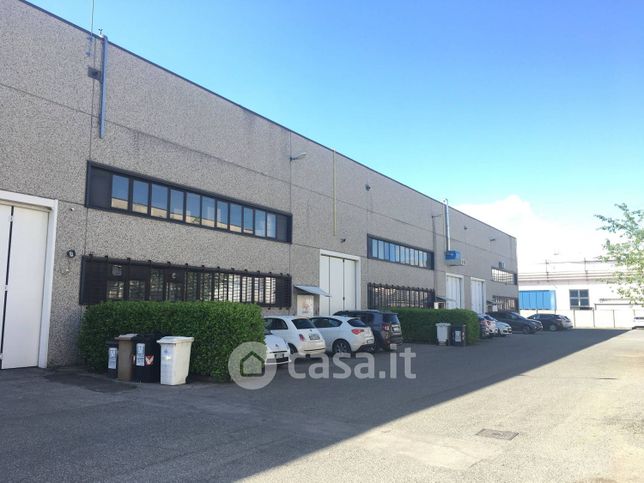 Capannone in commerciale in Via I° Maggio 4 b