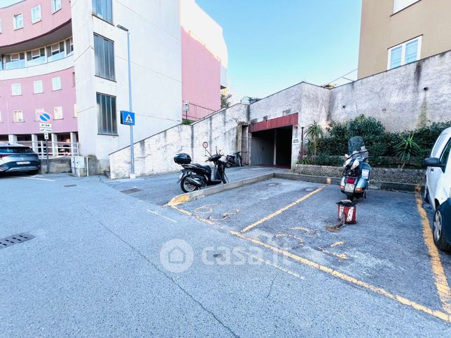 Box/posto auto in residenziale in Via della Colletta 52