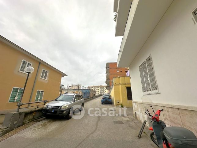 Box/posto auto in residenziale in Parco Flora 69