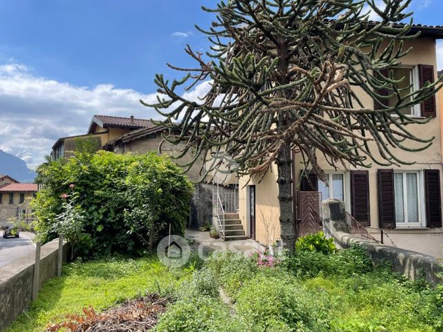 Casa bi/trifamiliare in residenziale in Via IX Febbraio 24