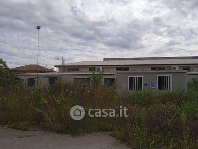 Capannone in commerciale in Via Boccaccio 3