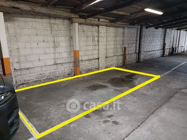 Box/posto auto in residenziale in Via FagarÃ¨